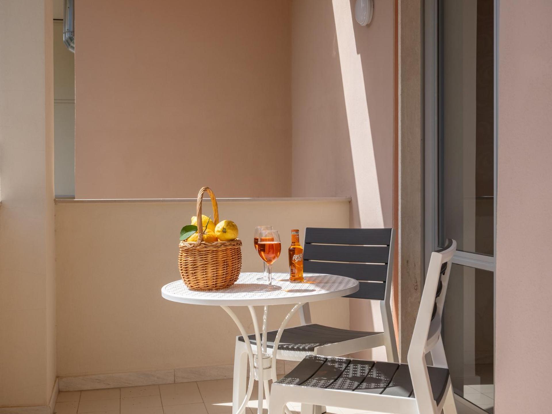 Nonno Angelo - 4 Bedrooms With Free Parking & Seaview Balcony Сорренто Экстерьер фото