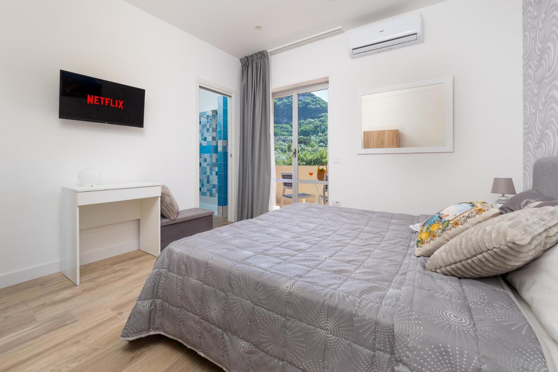 Nonno Angelo - 4 Bedrooms With Free Parking & Seaview Balcony Сорренто Экстерьер фото